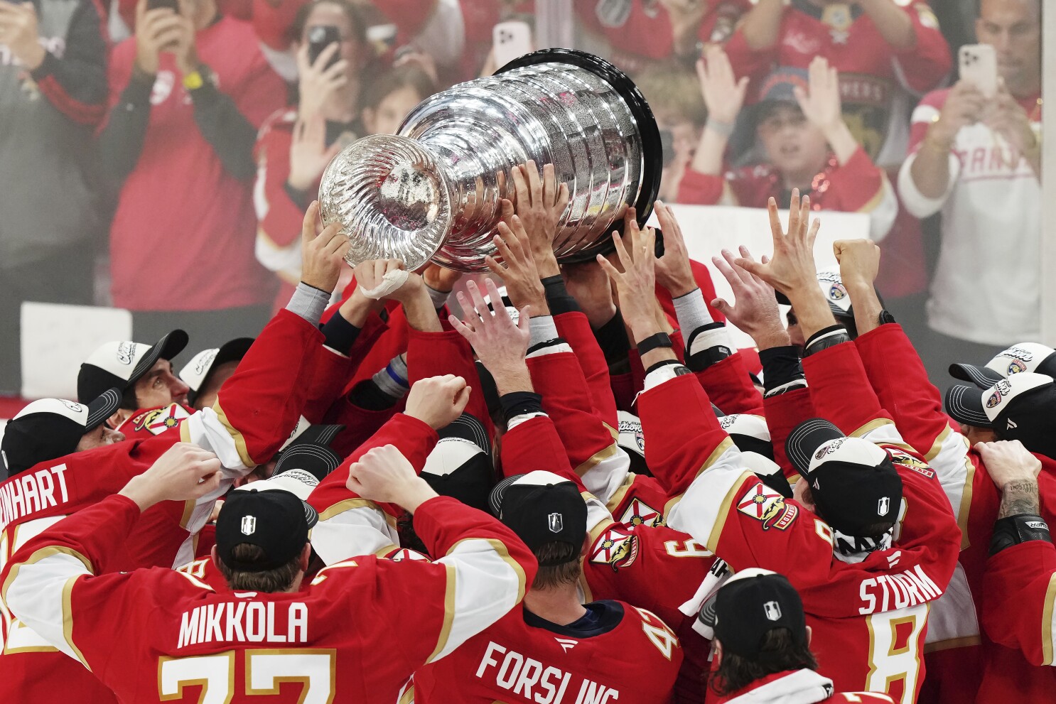 Florida Panthers repeat as Stanley Cup champions by beating Oilers in 6