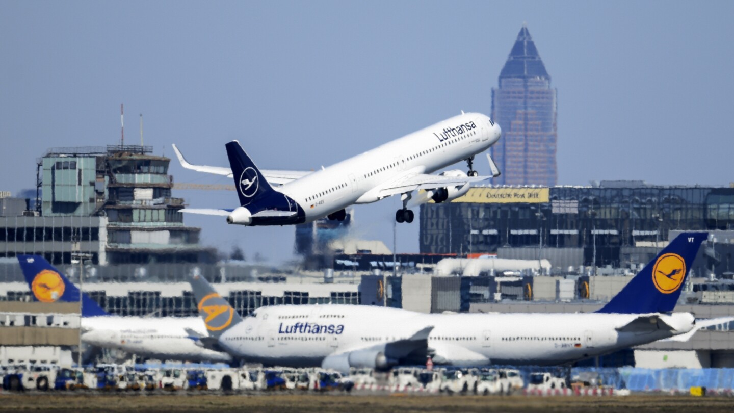 Estados Unidos multa a Lufthansa con 4 millones de dólares por el trato dado a pasajeros judíos ortodoxos