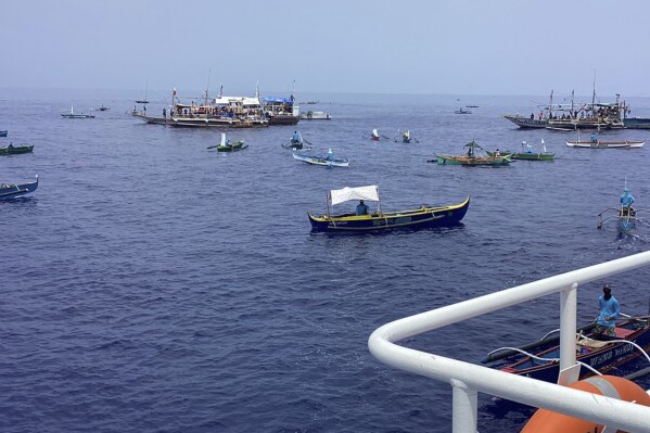 100 tàu cá Philippines tiến đến khu vực đang tranh chấp với Trung Quốc ở Biển Đông| Tân Thế Kỷ