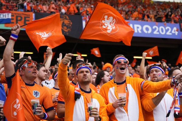 Netherlands fans cheer for their team prior to the Group D match between Poland and the Netherlands at the Euro 2024 soccer tournament in Hamburg, Germany, Sunday, June 16, 2024. (AP Photo/Ebrahim Noroozi)