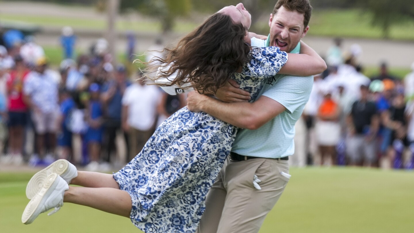 Brian Campbell cashes in on a big break and wins Mexico Open for first PGA Tour title