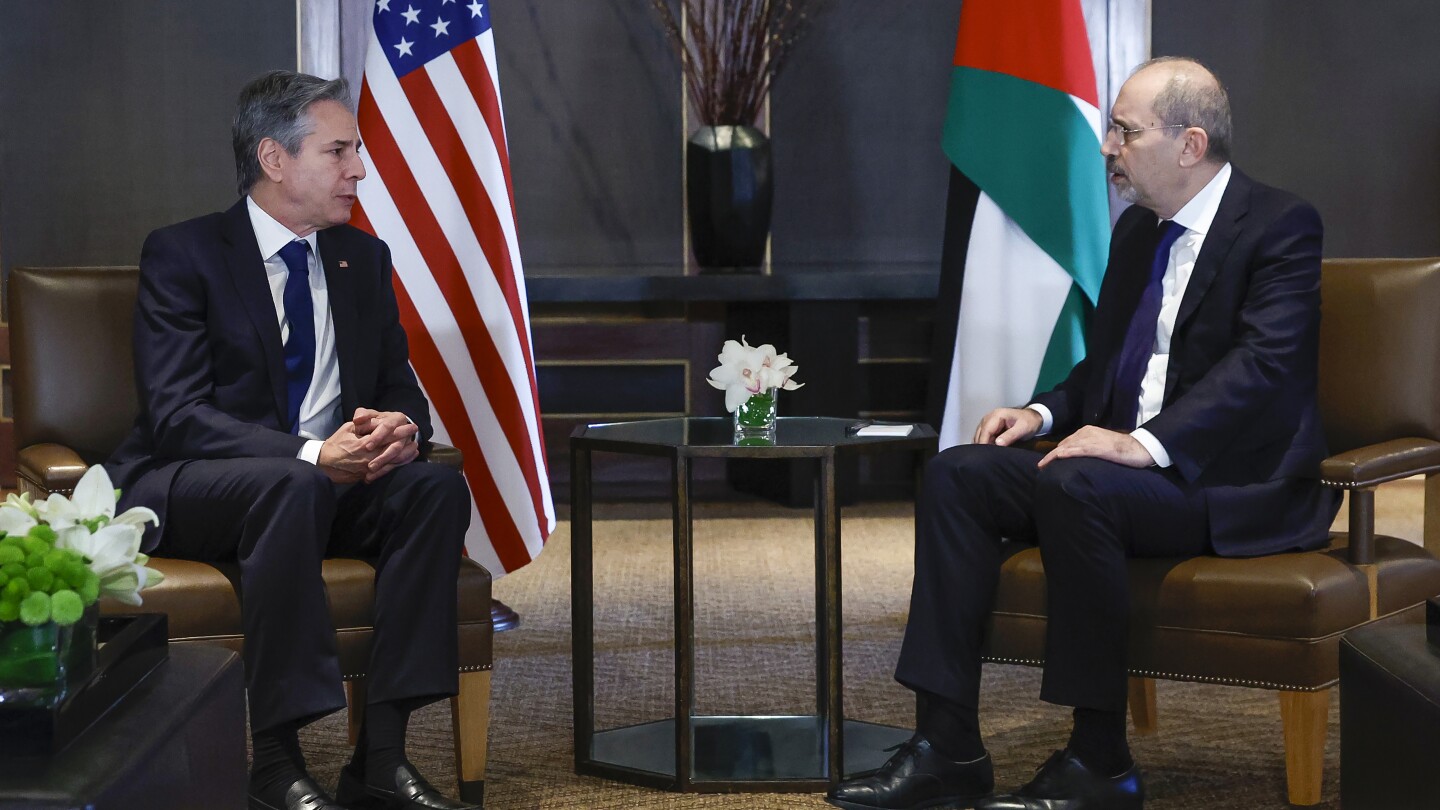 Блинкен се среща с краля на Йордания и министъра на външните работи относно стремежа на Близкия изток да предотврати разпространението на войната в Газа