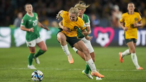 Australia's Ellie Carpenter, left, battles for the ball with Ireland's Katie McCabe during the Women's World Cup soccer game between Australia and Ireland at Stadium Australia in Sydney, Australia, Thursday, July 20, 2023. (AP Photo/Rick Rycroft)