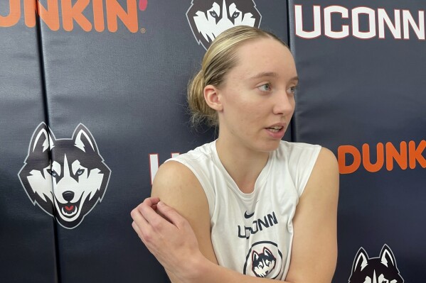 UConn star Paige Bueckers working her way back from knee injury | AP News
