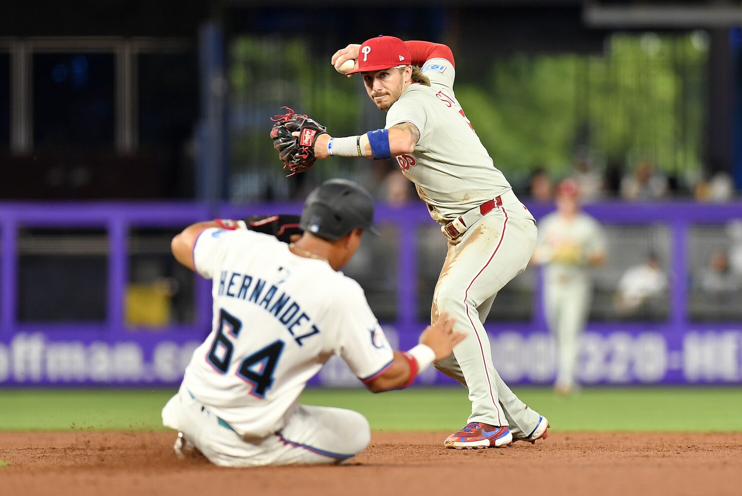 Schwarber hits 23rd homer of season, Sánchez pitches 8 sharp innings to lead Phillies past Marlins