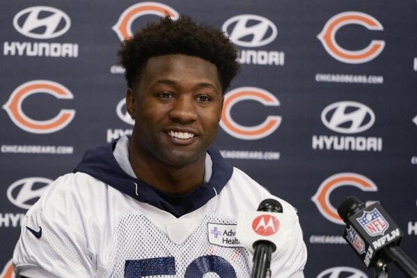 Contract standoff between Bears, star LB Smith continues
