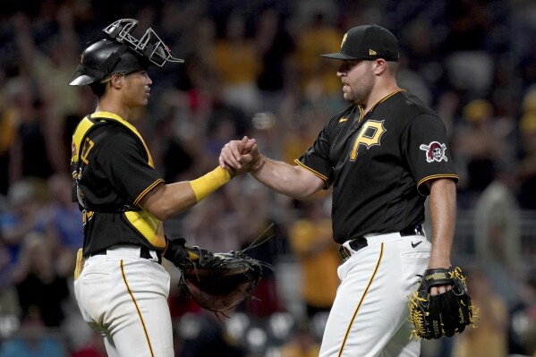 Andrew McCutchen homers as the Pittsburgh Pirates beat the St