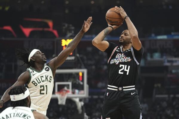 Los Angeles, United States. 10th Feb, 2023. Milwaukee Bucks forward Giannis  Antetokounmpo (L) seen in action against Los Angeles Clippers forward Robert  Covington (R) during an NBA basketball game in Los Angeles. (