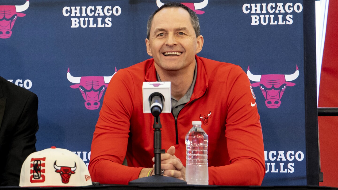 ЧИКАГО АП — Чикаго Булс изпълнителен вицепрезидент по баскетболните операции