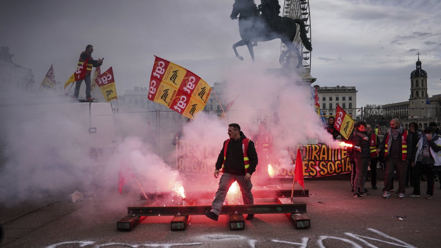 La France se met en grève : coupures de courant, écoles fermées, pas de Tour Eiffel