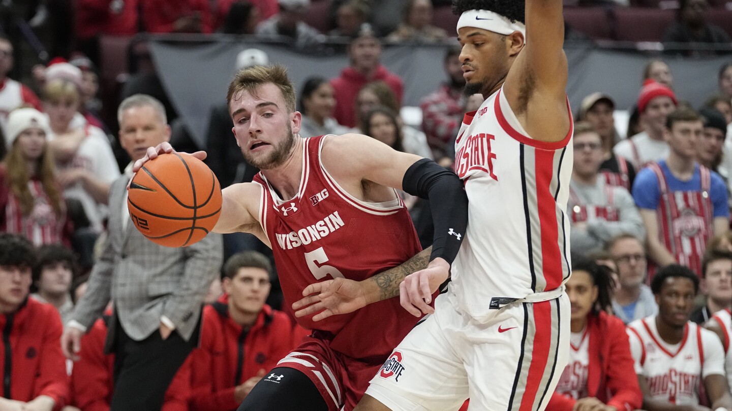 Klesmit scores 18 in the second half to rally No. 15 Wisconsin to a 71-60 win over Ohio State