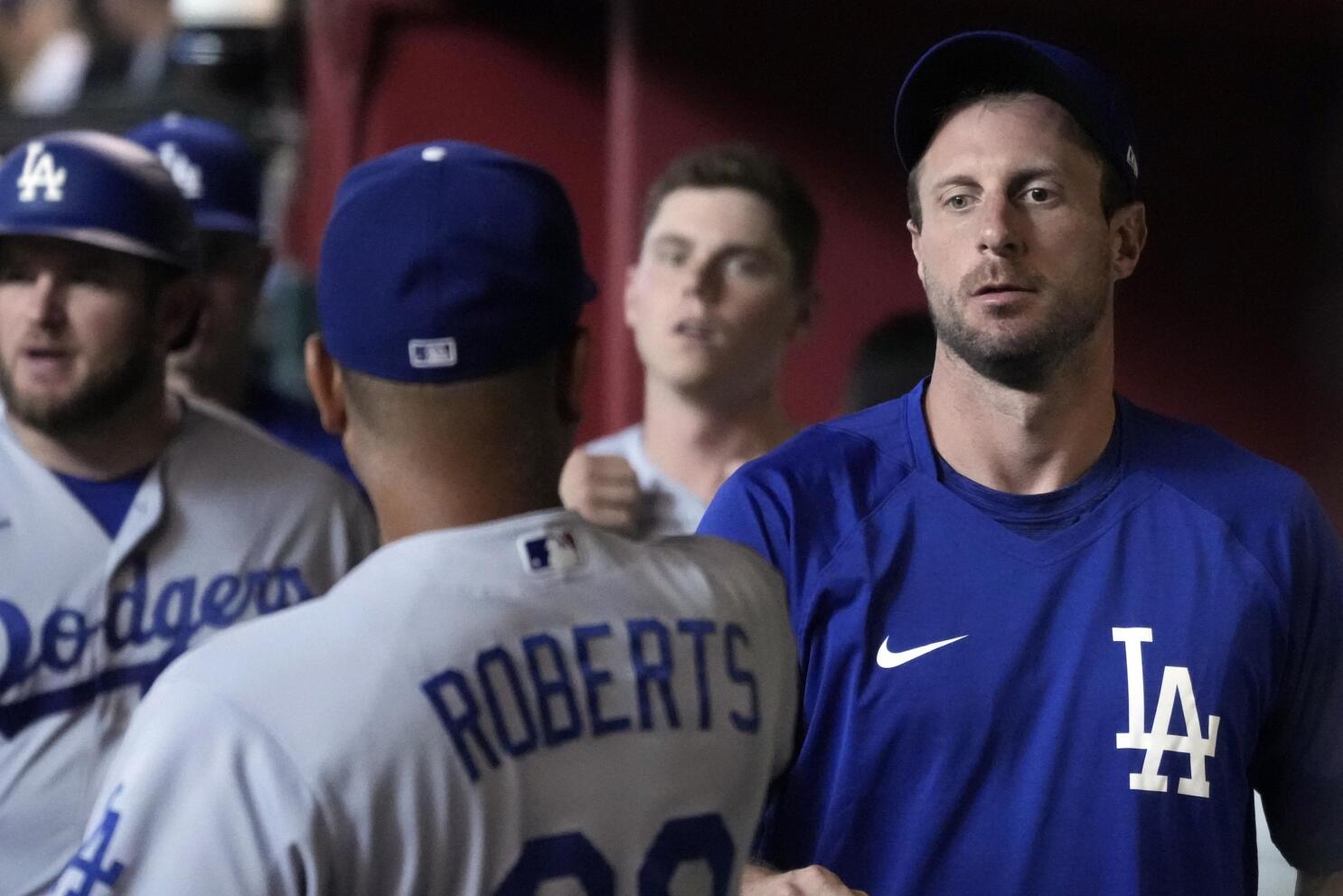 Dave Roberts contract: Dodgers exercise 2019 option on their manager 