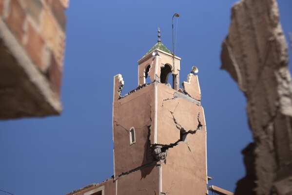 CORRECTS NAME OF VILLAGE A cracked mosque minaret stands after an earthquake in Moulay Brahim village, near Marrakech, Morocco, Saturday, Sept. 9, 2023. A rare, powerful earthquake struck Morocco late Friday night, killing more than 800 people and damaging buildings from villages in the Atlas Mountains to the historic city of Marrakech. But the full toll was not known as rescuers struggled to get through boulder-strewn roads to the remote mountain villages hit hardest. (AP Photo/Mosa'ab Elshamy)