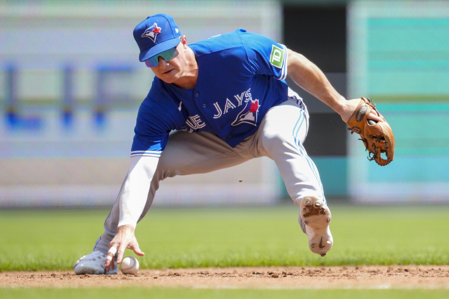 Blue Jays put 3B Matt Chapman on 10-day IL because of sprained right middle  finger