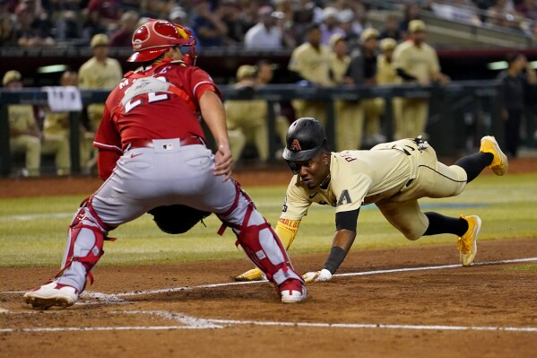 Diamondbacks' Tommy Pham gets into spat with fan from on-deck circle