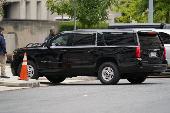 The first SUV in the motorcade carrying former President Donald Trump arrives at the E. Barrett Prettyman U.S. Federal Courthouse, Thursday, Aug. 3, 2023, in Washington. (AP Photo/Julio Cortez)