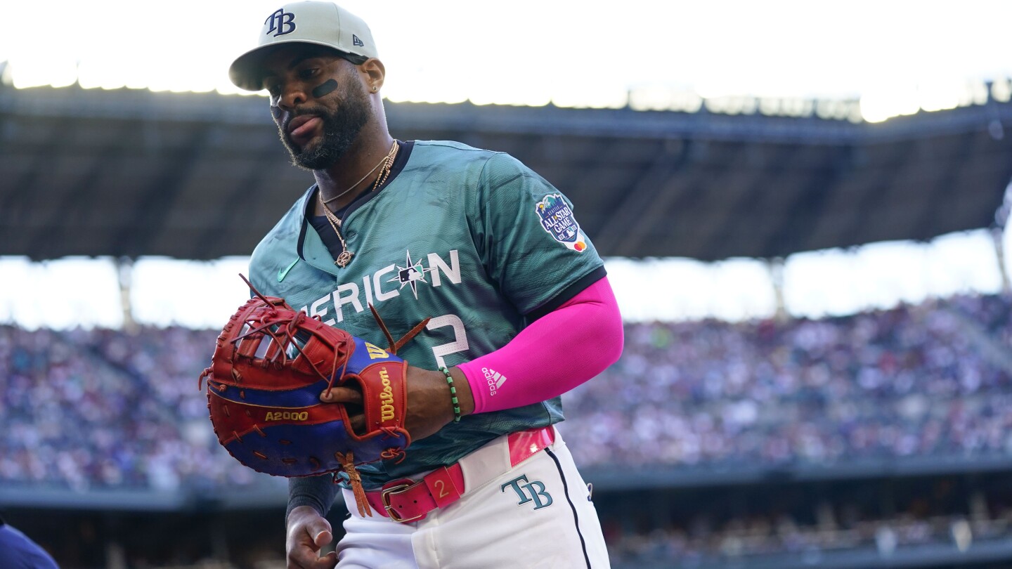 St. Petersburg, FL USA; Tampa Bay Rays first baseman Yandy Diaz (2) gets  the last out on Houston Astros designated hitter Yainer Diaz (21) who  grounde Stock Photo - Alamy