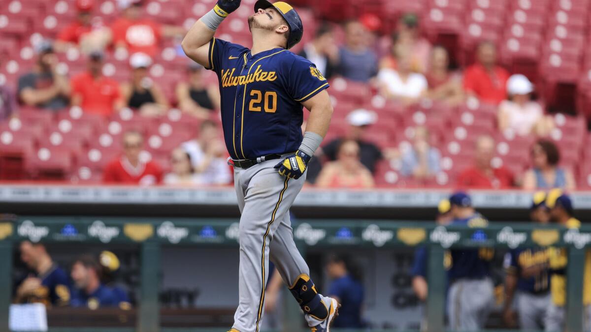 Peterson's 3 RBIs, Vogelbach homer helps Brewers top Reds