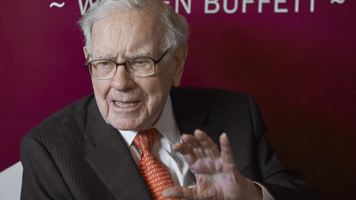 Warren Buffett again encourages investors to bet on America