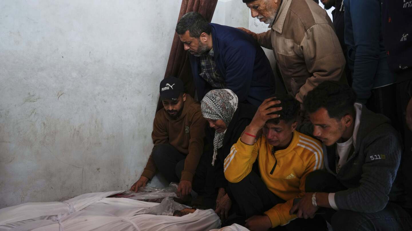 Israel-Kills-8-in-Gaza-Hamas-Resumes-Ceasefire-Talks: Middle East Update