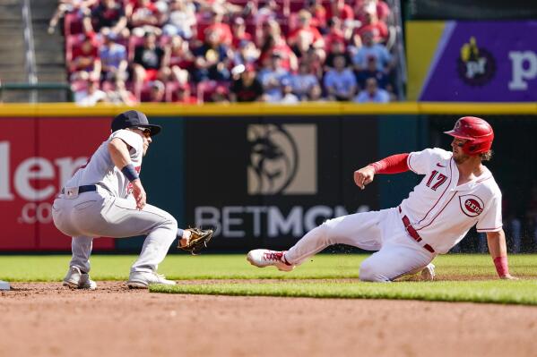 Cincinnati Reds' Kyle Farmer (17) plays during a baseball game