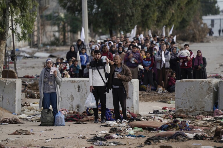 UPDATES INSTRUCTIONS - Palestinians flee to the southern Gaza Strip, on the outskirts of Gaza City, during the ongoing Israeli bombardment on Wednesday, Nov. 22, 2023. (AP Photo/Victor R. Caivano)