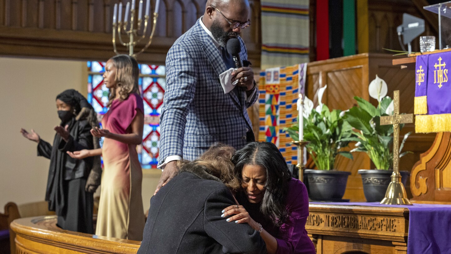 Черните пастори виждат популярните великденски служби като възможност за възстановяване на присъствието на лично богослужение