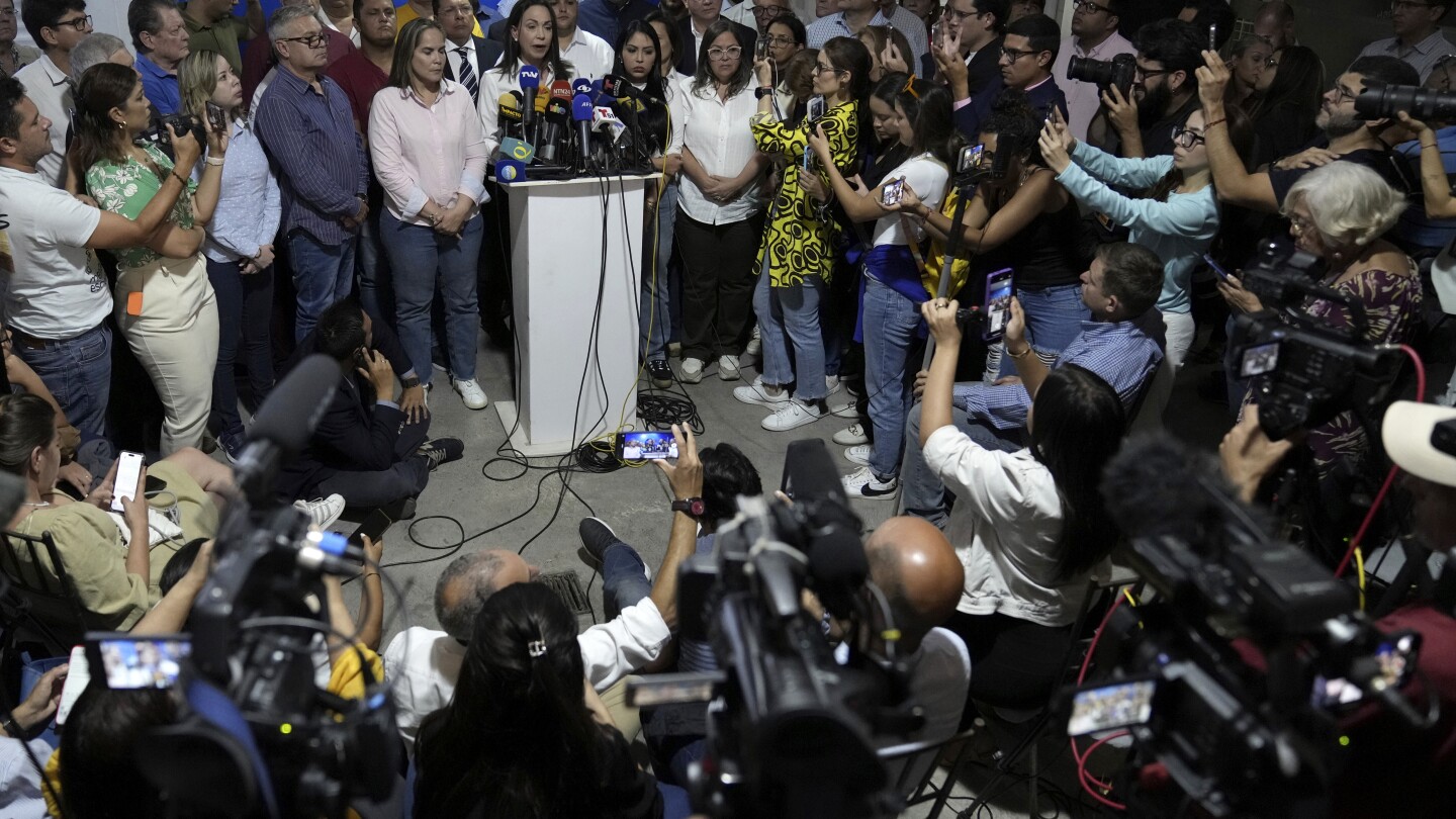 Autoridades venezolanas arrestan a miembros del personal de campaña del candidato opositor por presunto complot violento