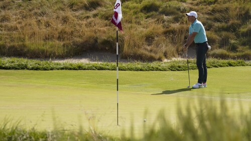 Rory McIlroy reacts after missing a putt on the eighth hole during the final round of the U.S. Open golf tournament at Los Angeles Country Club on Sunday, June 18, 2023, in Los Angeles. (AP Photo/George Walker IV)