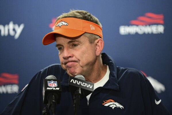 Broncos coach Sean Payton screamed at QB Russell Wilson on sideline | AP  News
