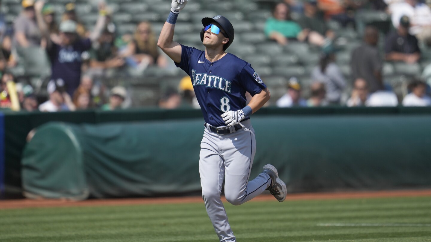 Mariners hold off Athletics 4-3