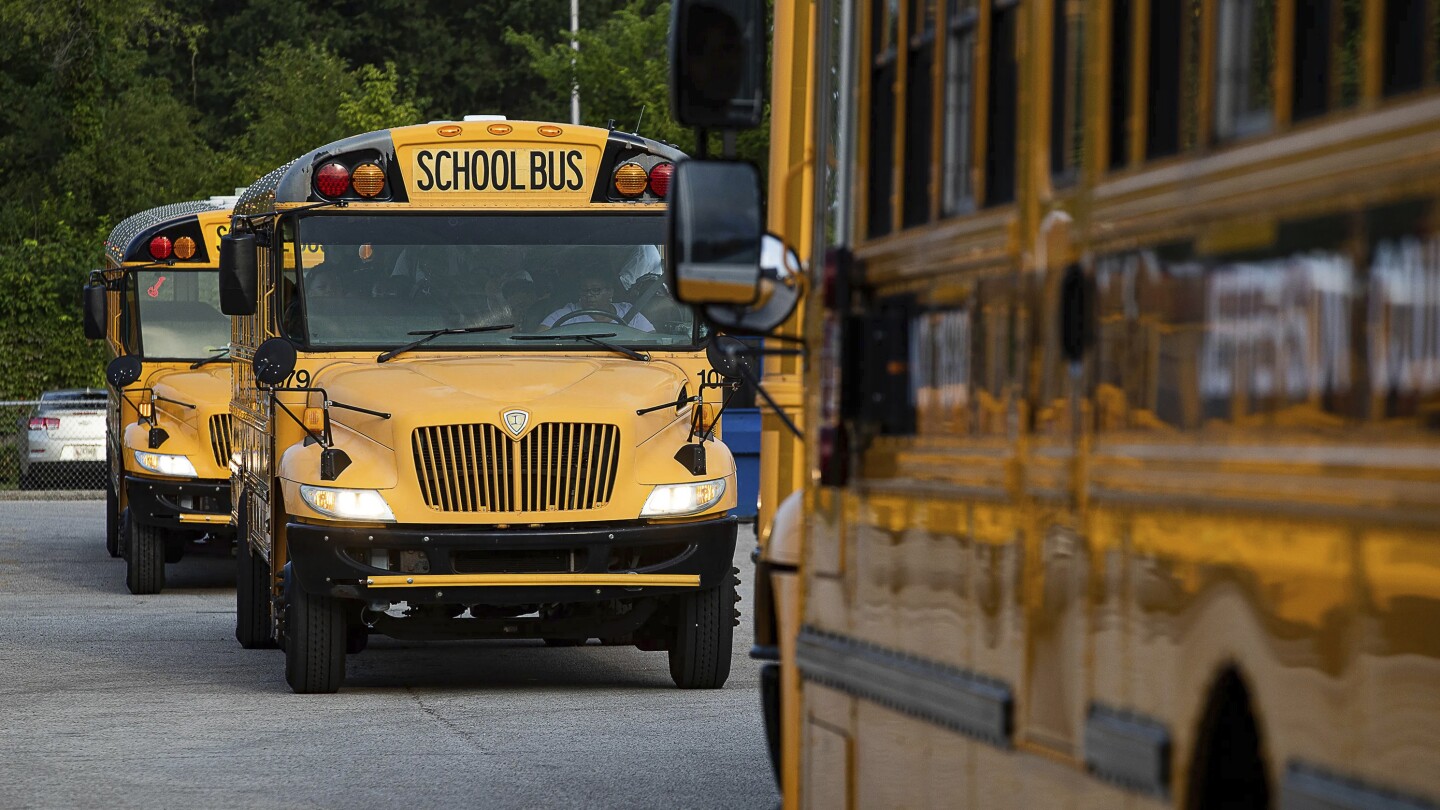 План за разходи в Кентъки, призоваващ за повече държавно финансиране на авансите за транспорт на ученици
