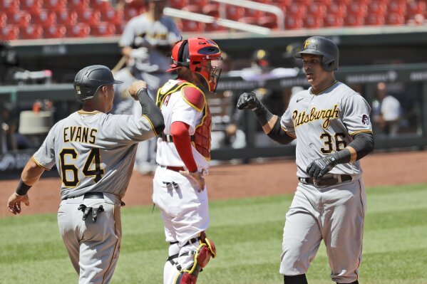 Pirates manager Shelton argues through mask, gets 1st ML win