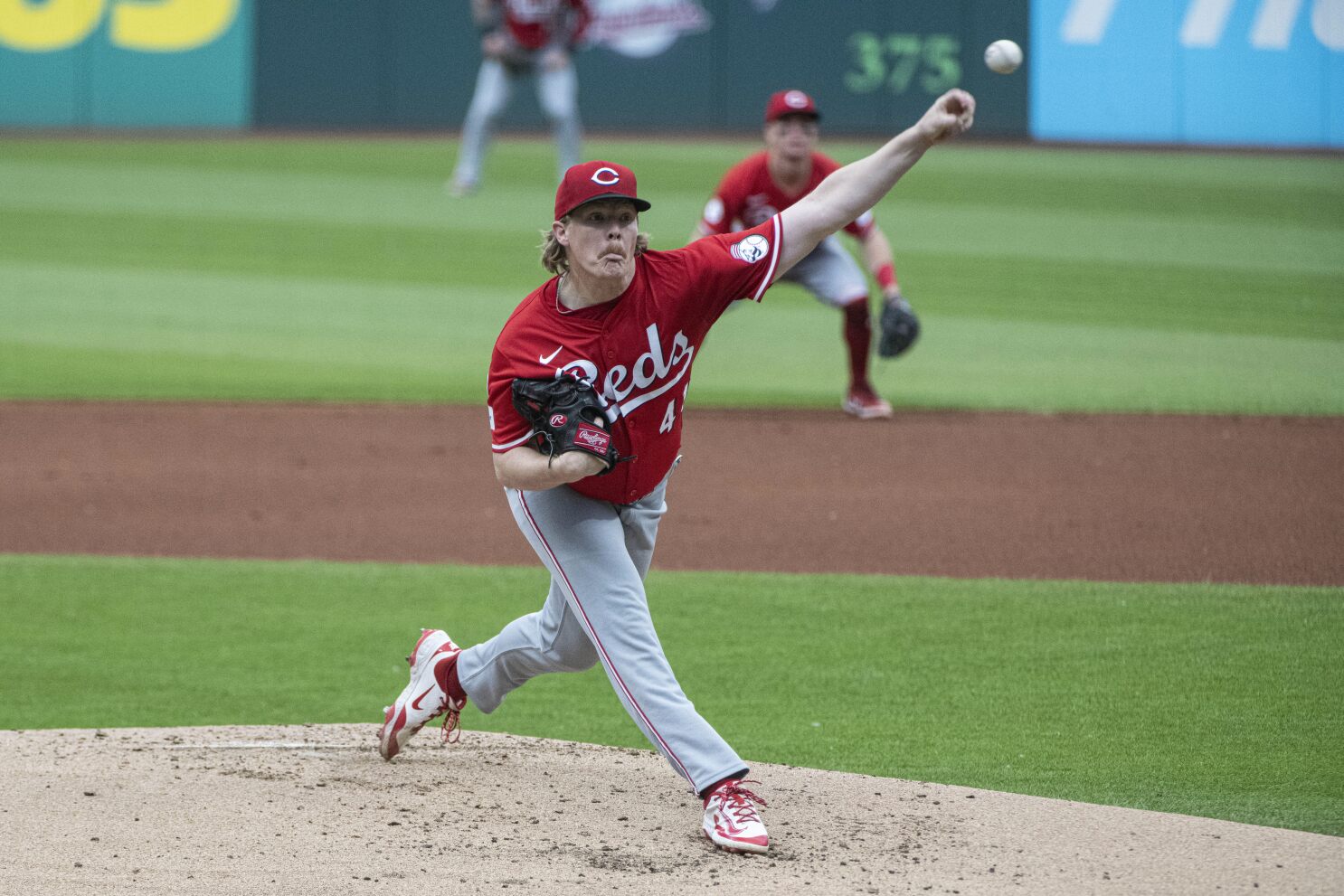 Abbott lanza juego de 3 hits y Steer impulsa carrera en triunfo de Rojos, 1-0 sobre Guardianes