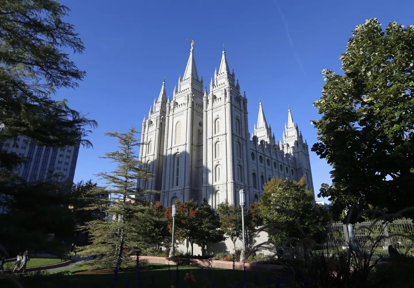 Arizona court upholds clergy privilege in child abuse case (apnews.com)