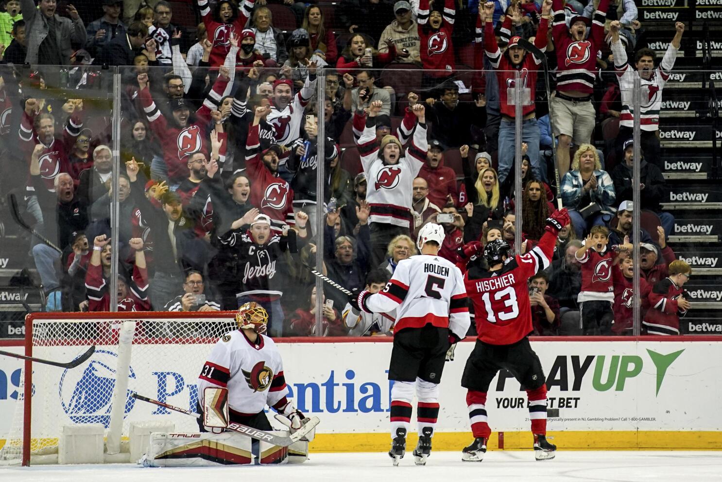 Graves' last-second goal gives Devils 3-2 win over Jackets