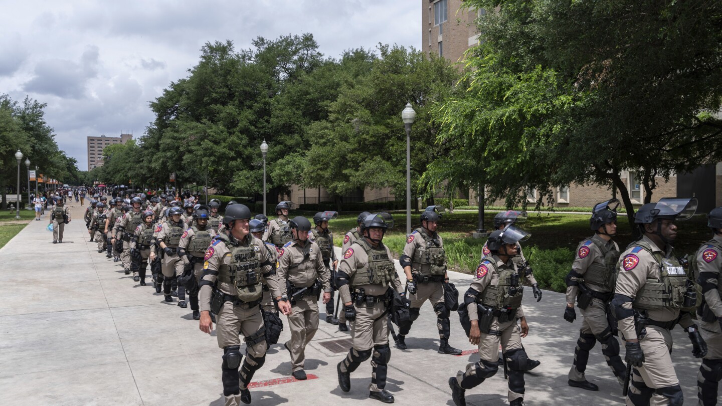 Войниците от Националната гвардия не бяха призовани да се обърнат към протеста срещу войната на Израел и Хамас в Тексаския университет