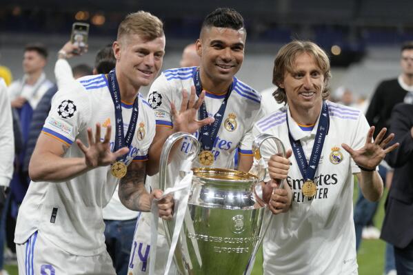 Madrid extends Modric's contract, keeps midfield intact