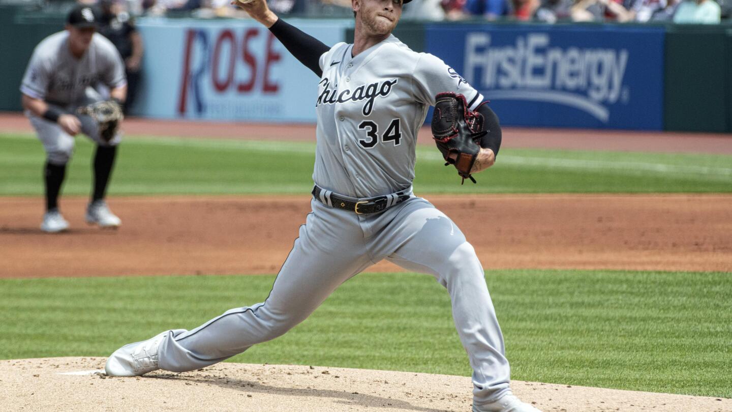 White Sox starter Miguel Gonzalez tossing perfect game vs. Tigers