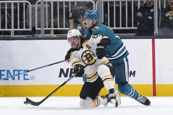 Craig Smith's 3 goals carry Bruins past Sabres 6-2 – Saratogian