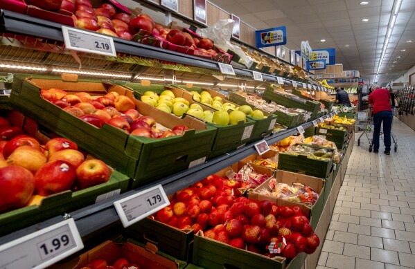 FILE - Fruits are pictured in a discounter in Frankfurt, Germany, Thursday, Sept. 28, 2023. Germany's economy shrank 0.3% last year as Europe's former powerhouse struggled with more expensive energy, higher interest rates, lack of skilled labor and a home-grown budget crisis. (AP Photo/Michael Probst, File)