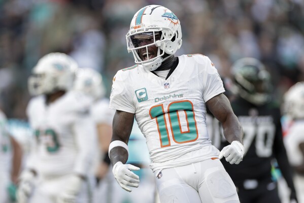 Miami Dolphins wide receiver Tyreek Hill (10) reacts during the first quarter of an NFL football game against the New York Jets, Friday, Nov. 24, 2024, in East Rutherford, N.J. (澳洲幸运5开奖官网结果直播开奖 AP Photo/Adam Hunger)