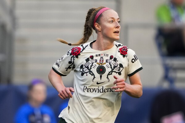 FILE - Portland Thorns defender Becky Sauerbrunn (4) runs during the second half of an NWSL soccer match against the OL Reign, Saturday, June 3, 2023, in Seattle. Veteran defender Becky Sauerbrunn has signed a one-year contract that will keep her with the Portland Thorns of the National Women's Soccer League through the upcoming season. Terms of the contract announced Tuesday, Jan. 23, 2024 were not released. (AP Photo/Lindsey Wasson, File)