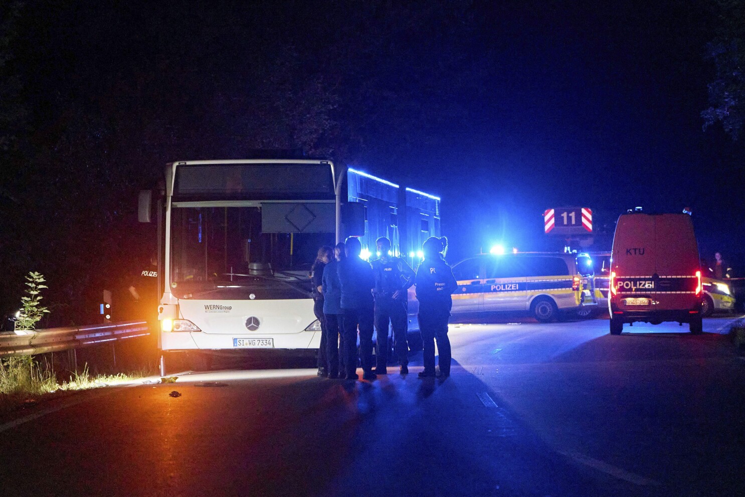 Mothers stop bus stabbing in Siegen, two victims still critical