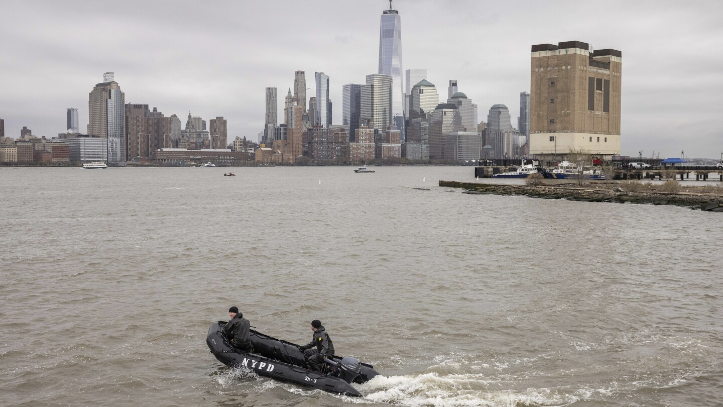 Schumer seeks to halt flights for New York helicopter company after deadly Hudson River crash