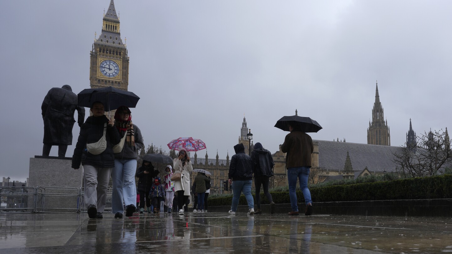 ЛОНДОН AP — Британското правителство заяви в сряда че засилва