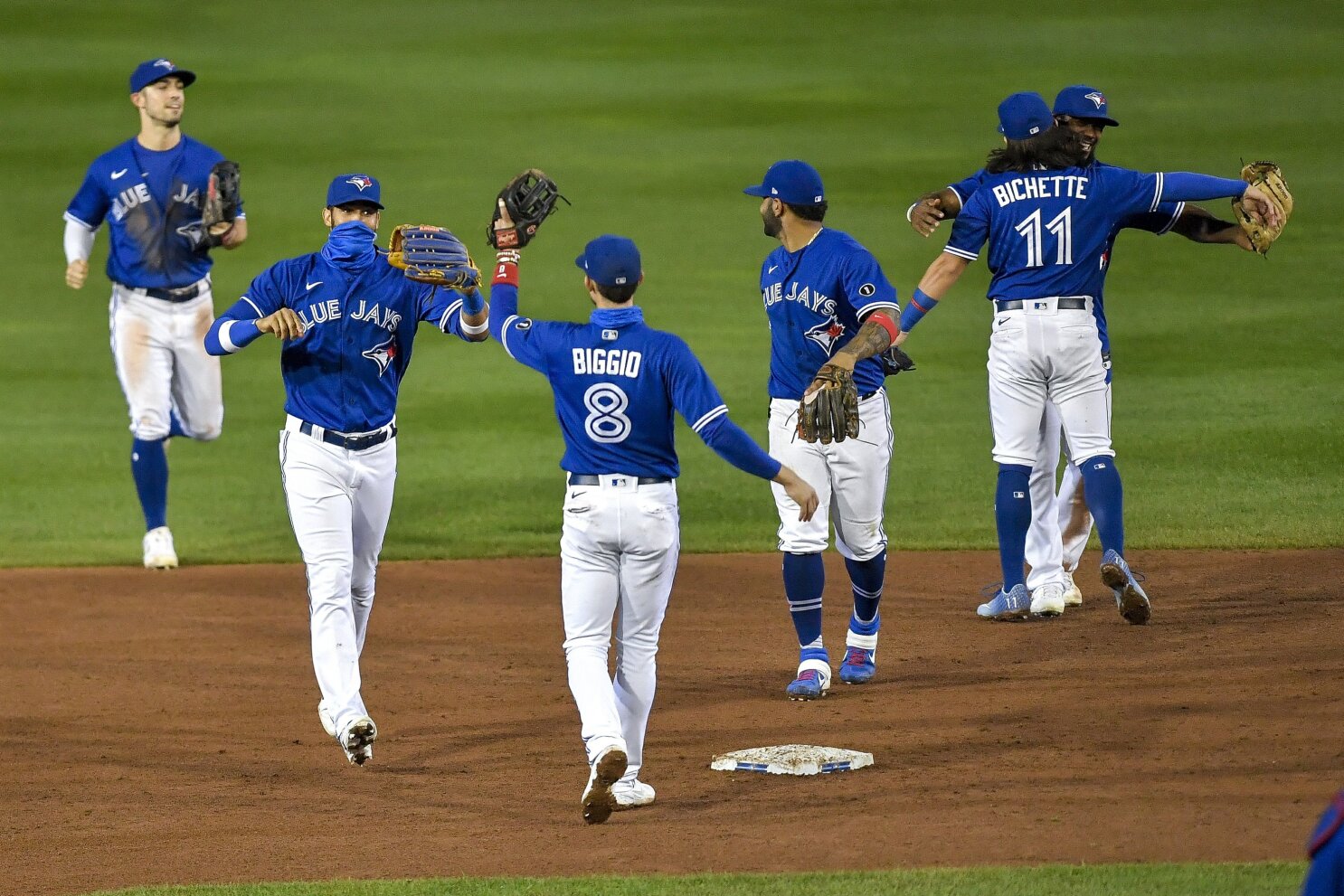 Blue Jays lose pitcher Hyun Jin Ryu to injury in heat of playoff