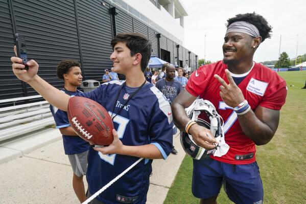 Titans Rookie QB Malik Willis Having Fun, and Making Strides