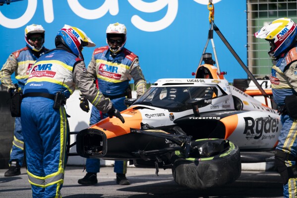 The car of Alexander Rossi is removed from the track following an impact with the barrier that resulted in Rossi breaking his right thumb, during the first practice ahead of the Ontario Honda Dealers Indy Toronto auto race in Toronto, Friday, July 19, 2024. (Arlyn McAdorey/The Canadian Press via ĢӰԺ)