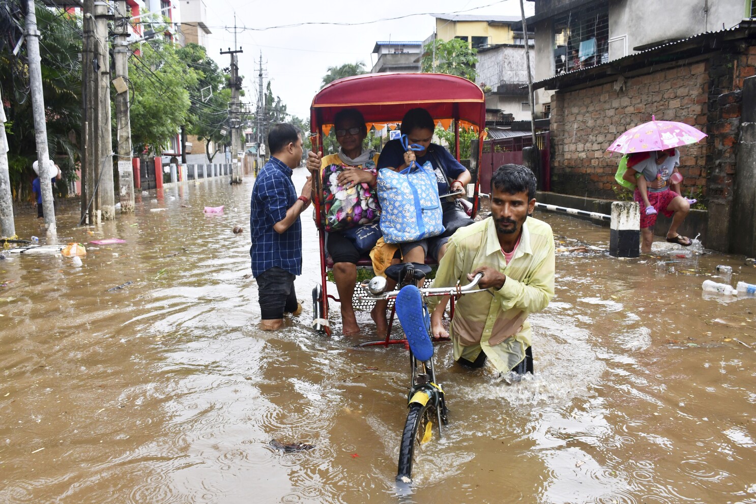 Inundaciones en la India dejan al menos 22 muertos en el noreste del país
